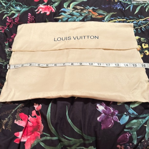 Louis Vuitton Flip over dust bag 16 x 13 - Picture 1 of 2
